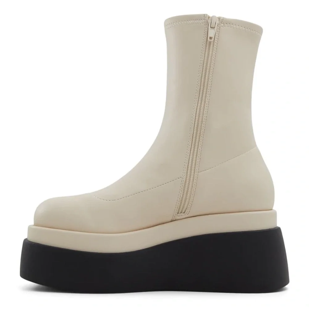 NWTIB • Call It Spring • Women's Mars Ankle Boot • Ice/Black • Size 7 • Cute! 😍